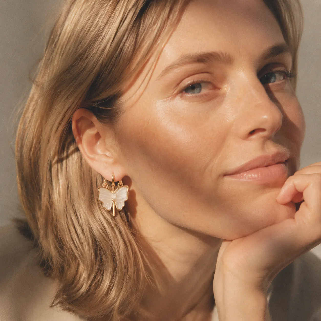 贝母蝴蝶耳钉耳坠